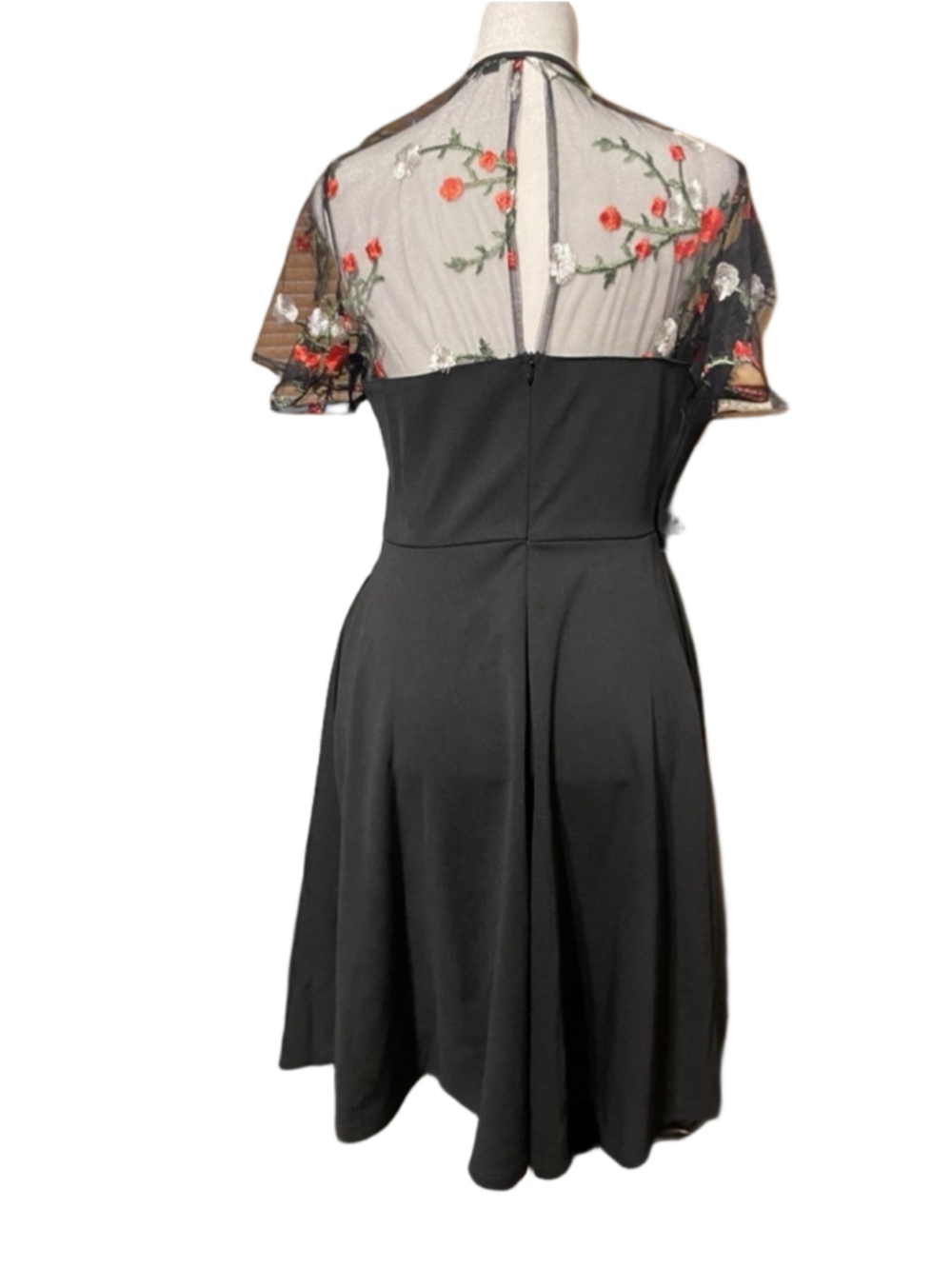 Size S Black fit & flare lace & roses short sleeve lbd retro feminine goth dress - Picture 6 of 8